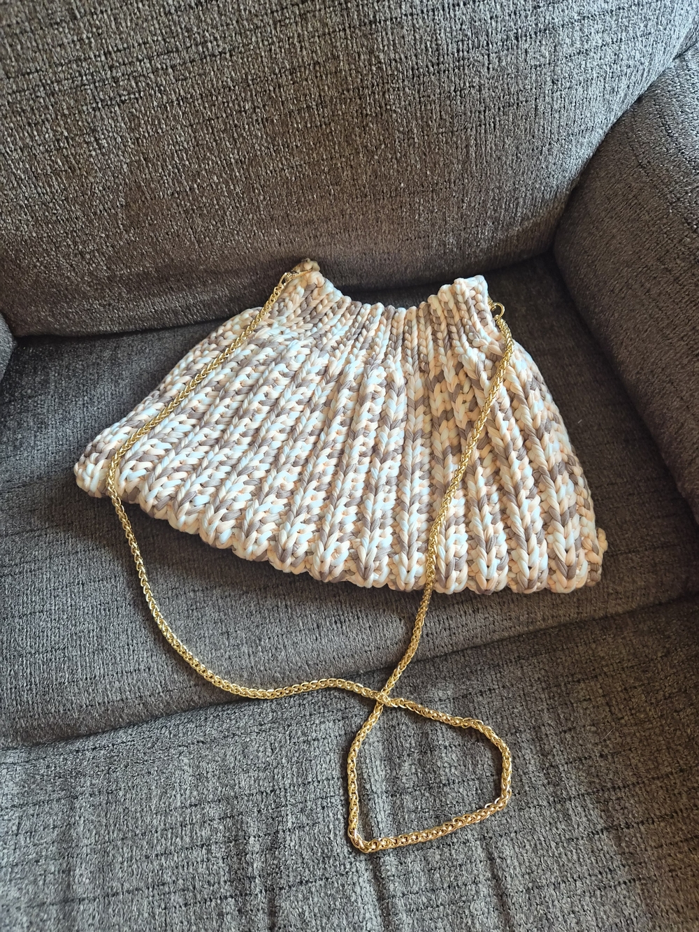Crochet Shoulder Bag with Gold Chain Strap - Cream & Tan